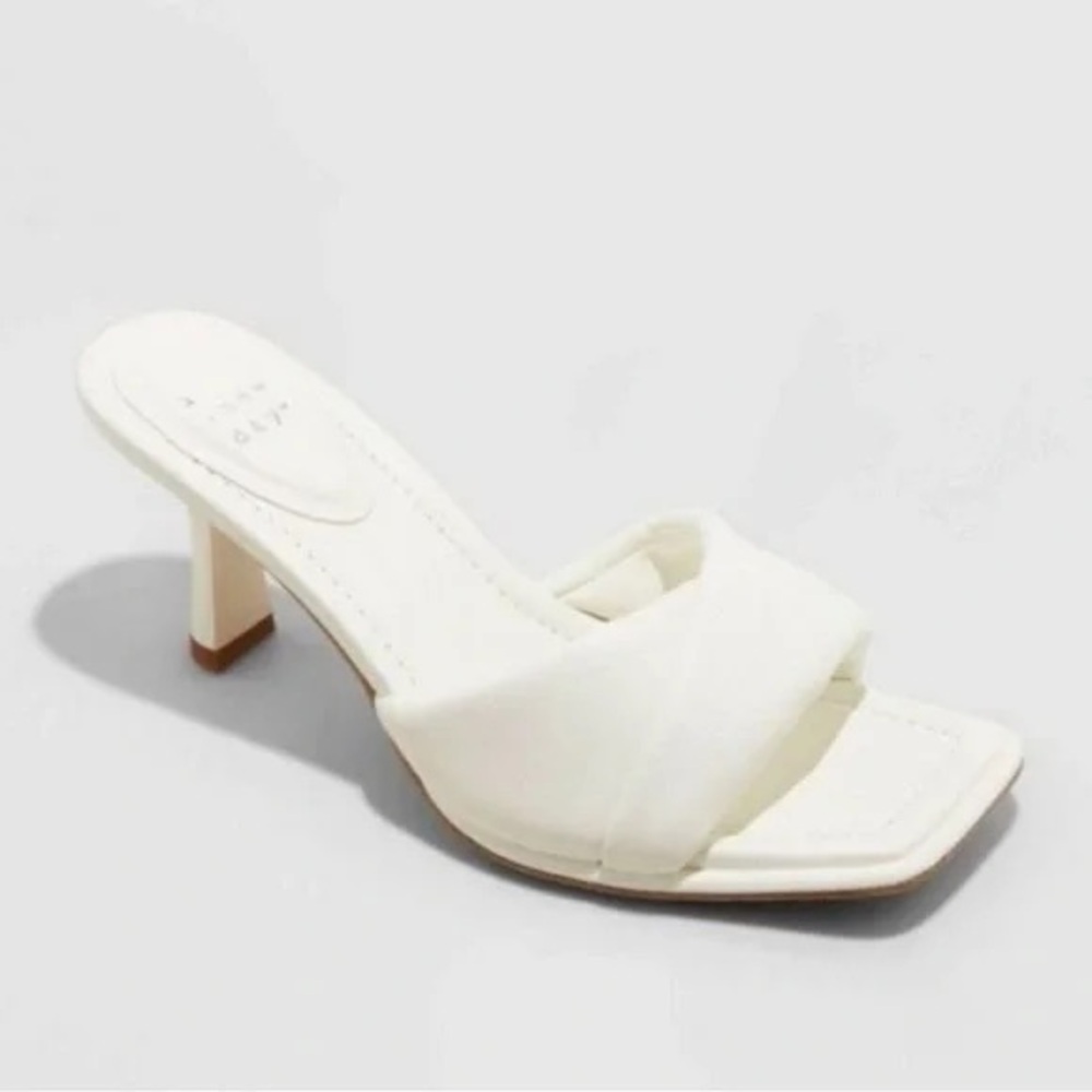 a new day by Target Women's Size 10 White Heeled Sandals New Without Tags